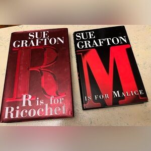 4 for $ 6 bundle Sue Grafton hardcover books/ M and R